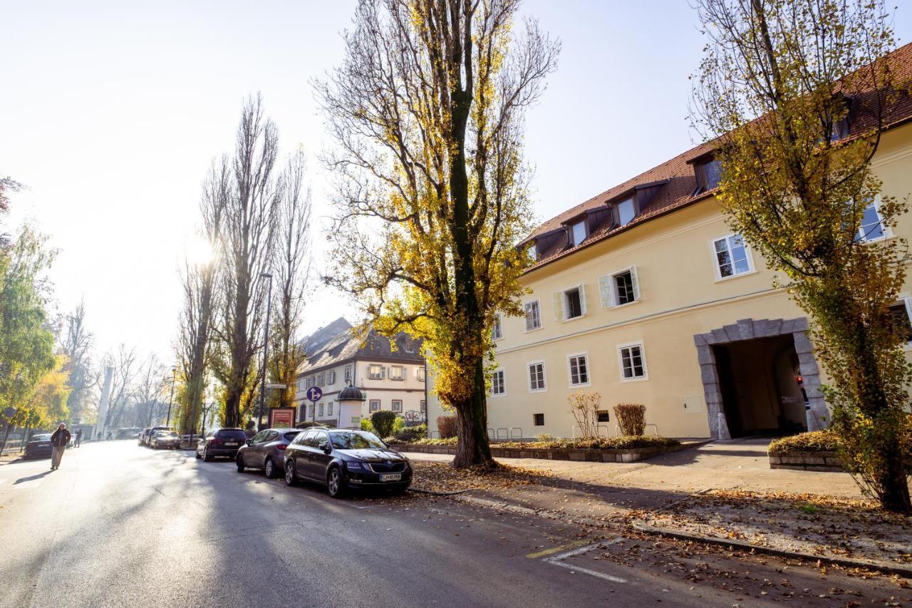 Central Living Vegova-With Parking リュブリャナ エクステリア 写真